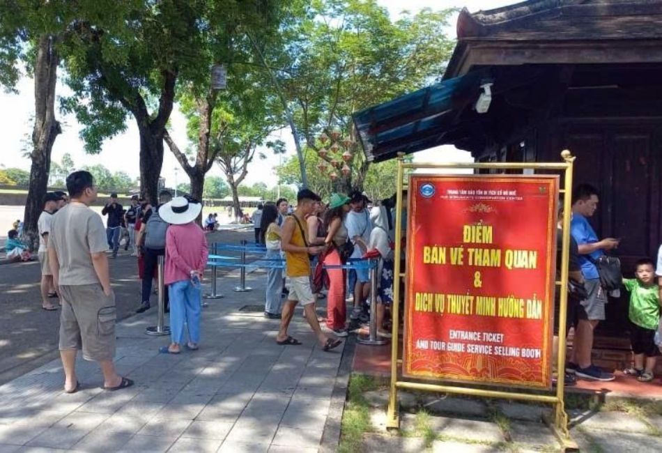 Hue Imperial City Ticket Office Near Ngo Mon Gate