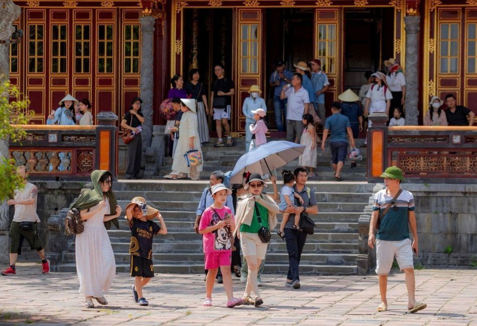 Exploring Hue Imperial City – Visitors at the Royal Palace
